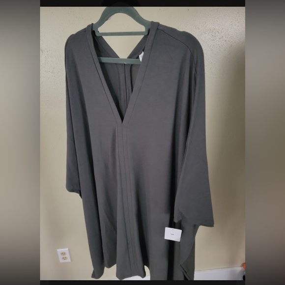 Zenana V-Neck Poncho Top Women’s Plus Size 1X Charcoal Grey - Picture 8 of 13